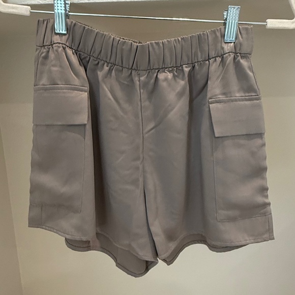 NWT Abercrombie & Fitch Beige Lounge Collection Satin Cargo Shorts (Size S) - Picture 3 of 8